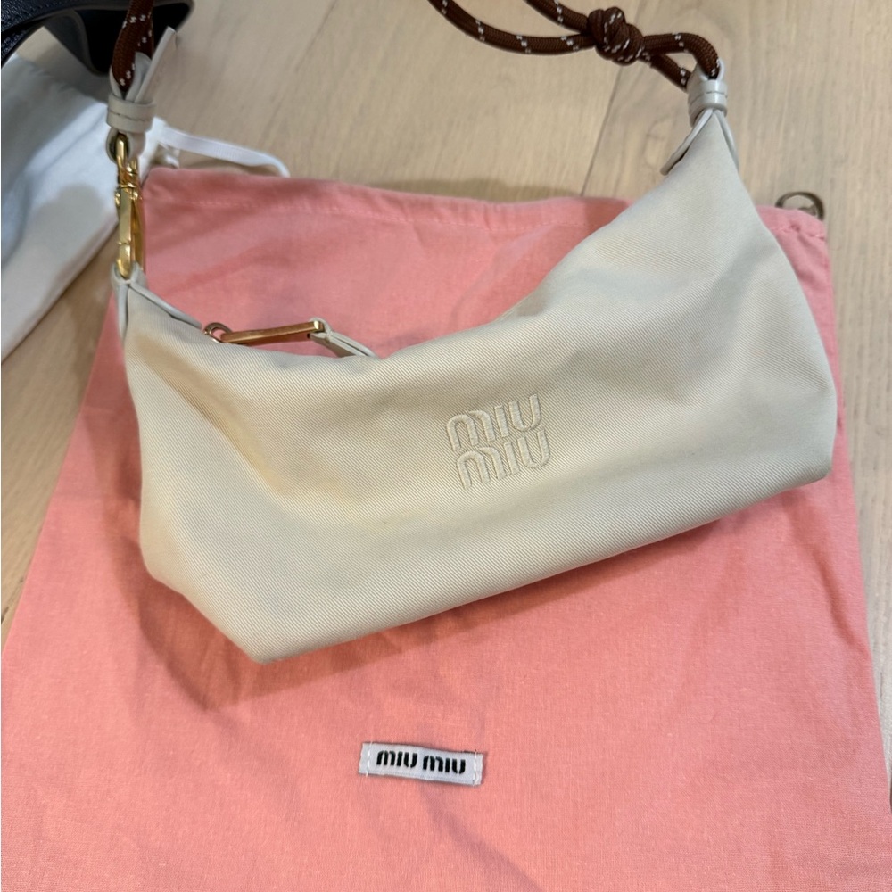 Miu Miu Elegant Cream Shoulder Bag